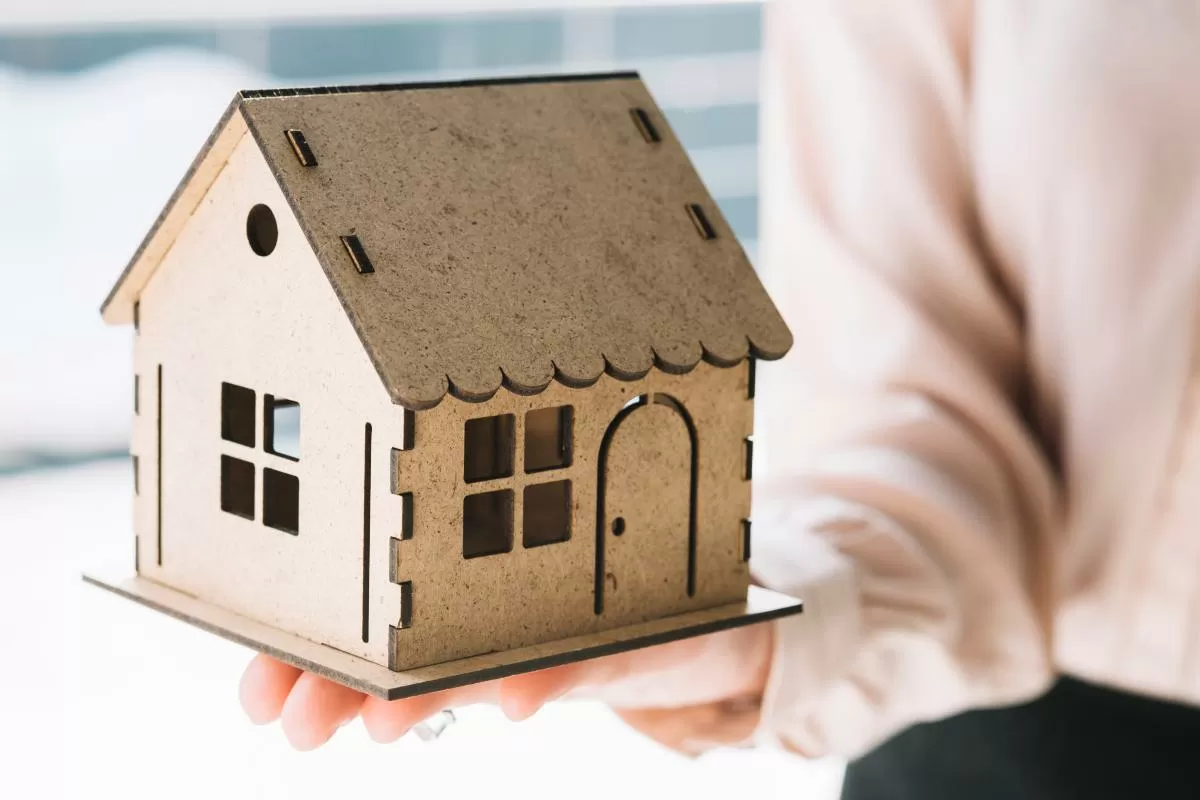 Estate agent calculating property value