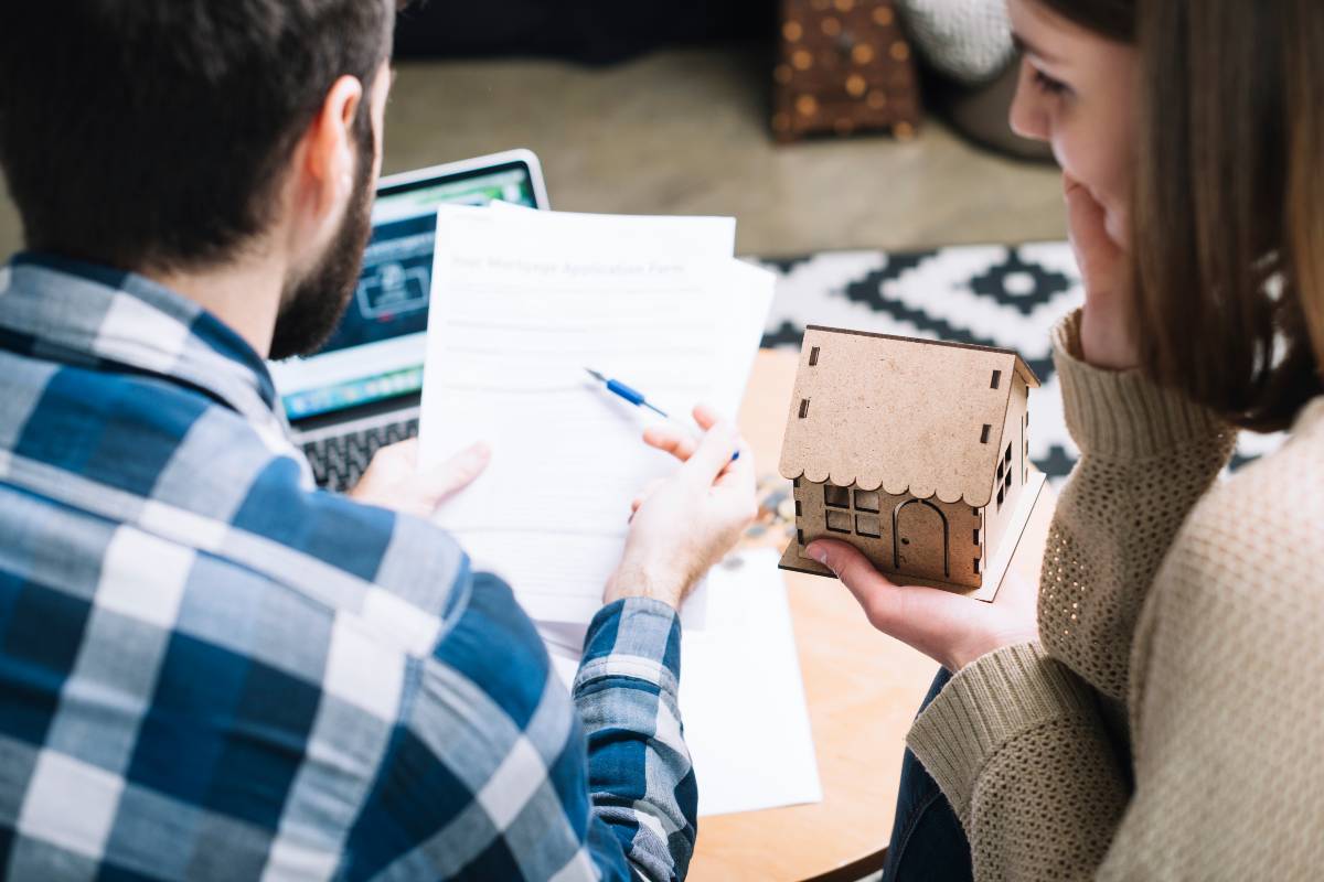 Seller planning key steps in the property selling process.