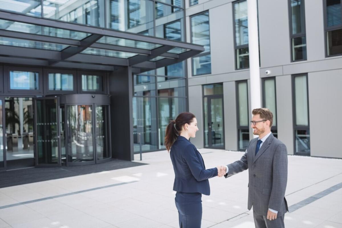 Guide to successfully sell commercial property in the UK.