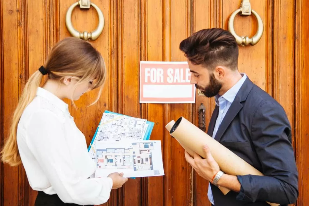 Comprehensive guide to selling commercial properties effectively.