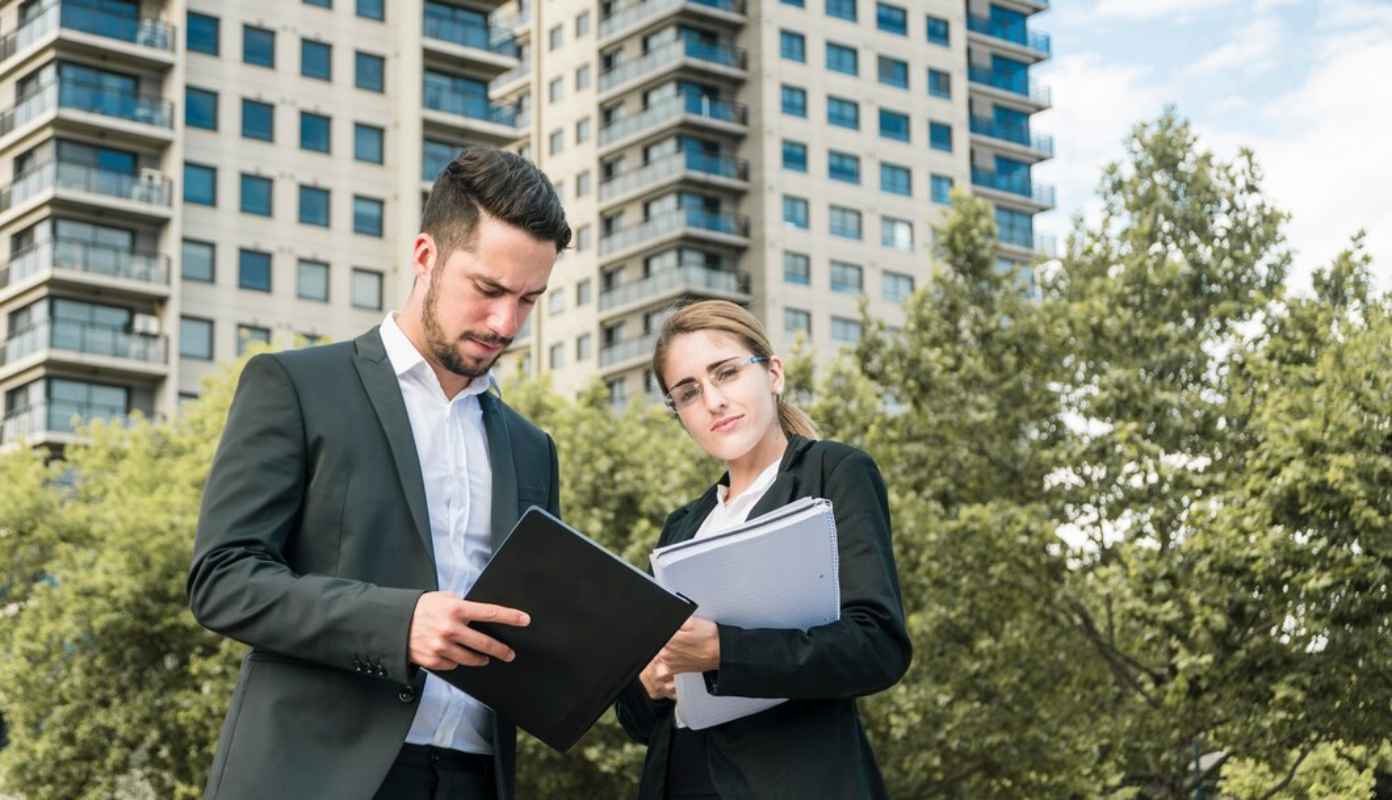 Step-by-step guide to selling commercial property in the UK.