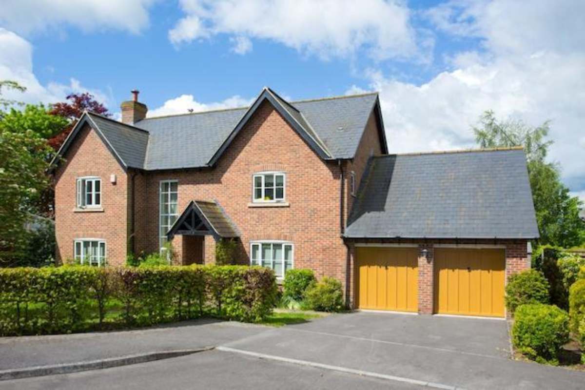 Modern factory or office building in Wiltshire for sale